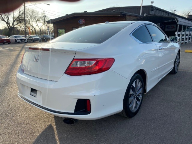 Honda Accord Coupe Vehicle Full-screen Gallery Image 05