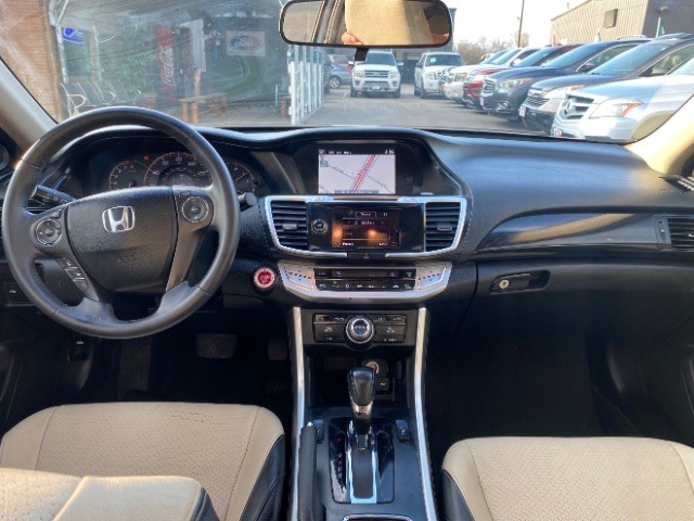 Honda Accord Coupe Vehicle Full-screen Gallery Image 06