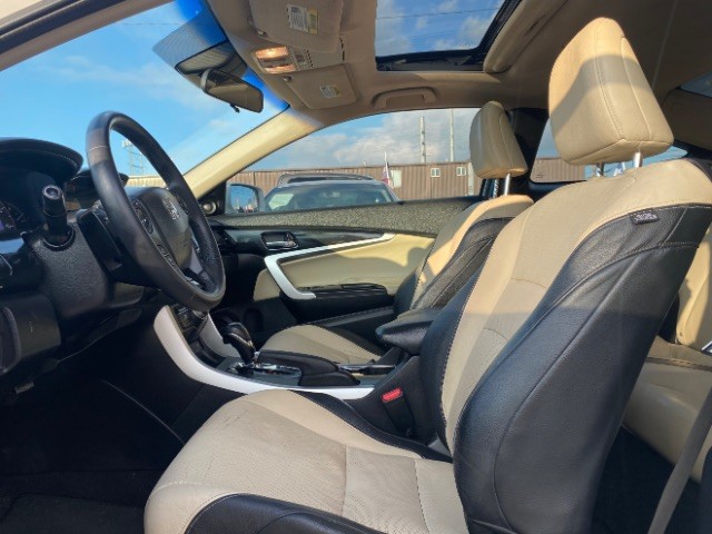 Honda Accord Coupe Vehicle Full-screen Gallery Image 08