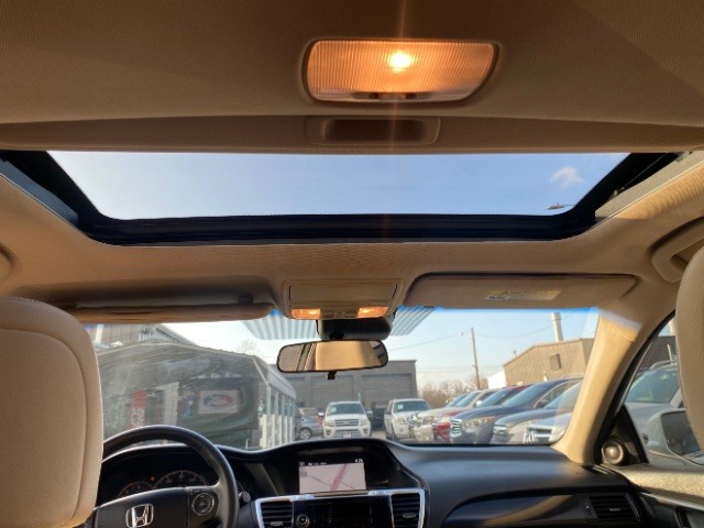 Honda Accord Coupe Vehicle Full-screen Gallery Image 11