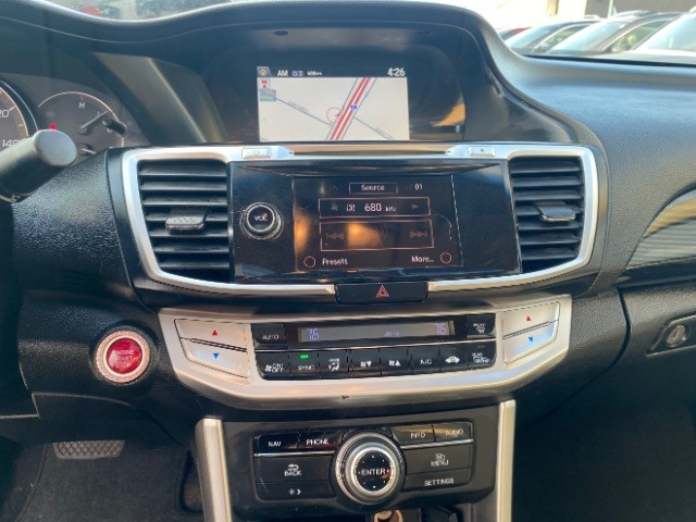 Honda Accord Coupe Vehicle Full-screen Gallery Image 12