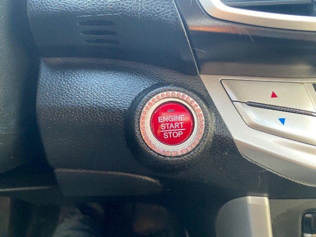 Honda Accord Coupe Vehicle Full-screen Gallery Image 14