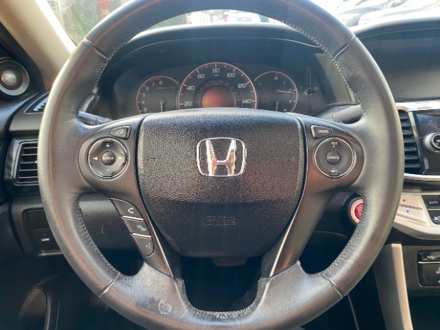 Honda Accord Coupe Vehicle Full-screen Gallery Image 15