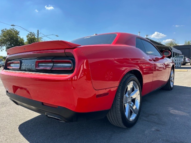 Dodge Challenger Vehicle Full-screen Gallery Image 04