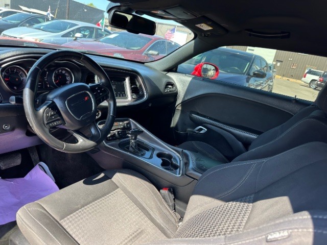 Dodge Challenger Vehicle Full-screen Gallery Image 06