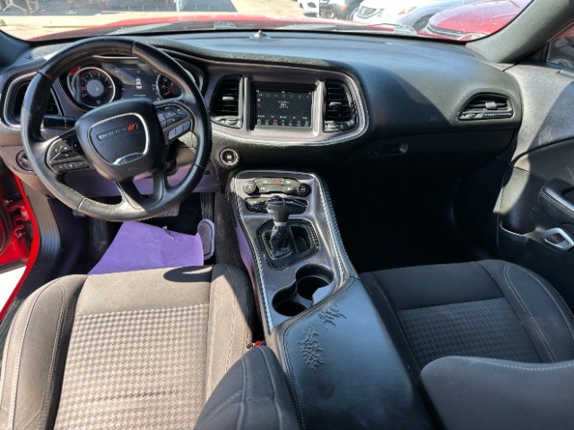 Dodge Challenger Vehicle Full-screen Gallery Image 08