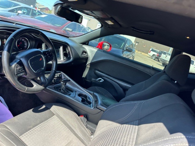 Dodge Challenger Vehicle Full-screen Gallery Image 09