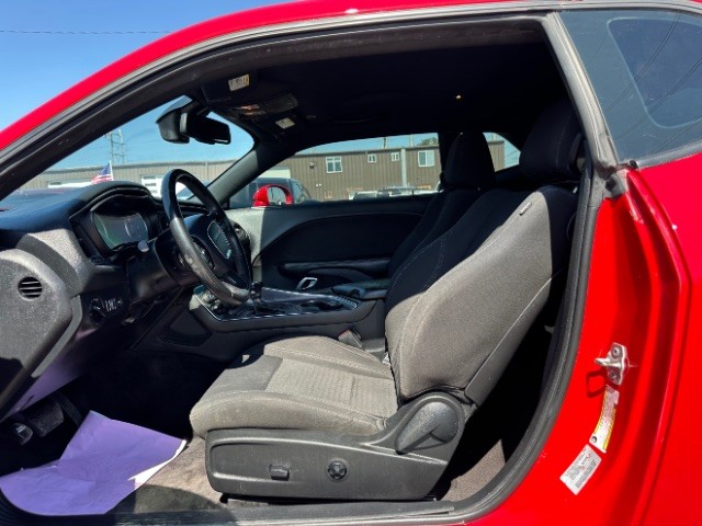 Dodge Challenger Vehicle Full-screen Gallery Image 10