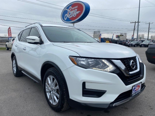 2017 Nissan Rogue SV's photo