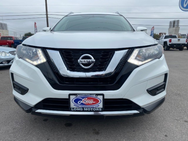 Nissan Rogue Vehicle Full-screen Gallery Image 02