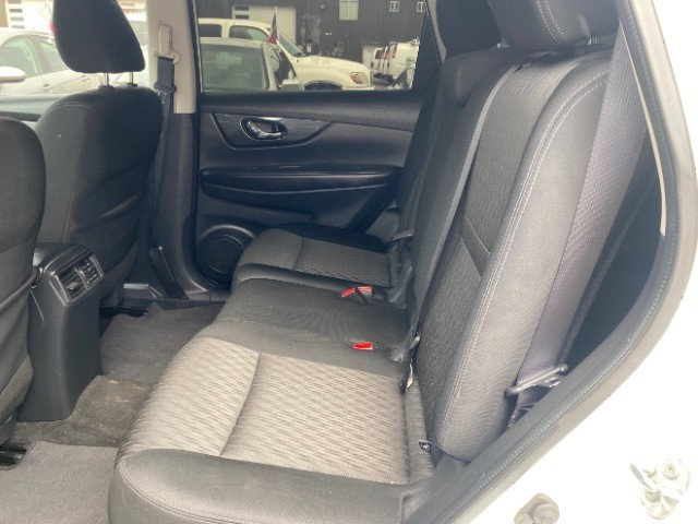 Nissan Rogue Vehicle Full-screen Gallery Image 07