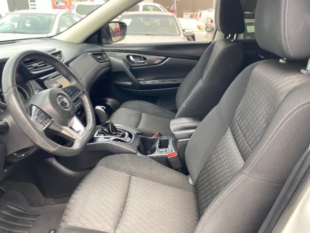 Nissan Rogue Vehicle Full-screen Gallery Image 08