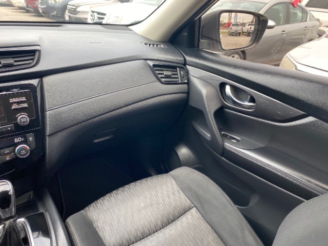 Nissan Rogue Vehicle Full-screen Gallery Image 10