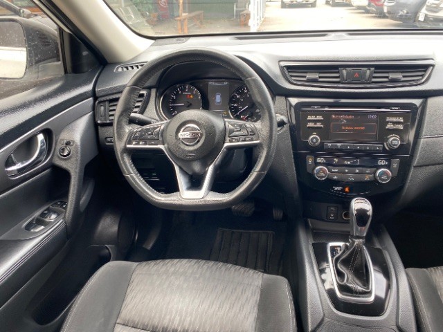 Nissan Rogue Vehicle Full-screen Gallery Image 11