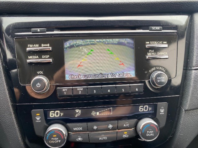 Nissan Rogue Vehicle Full-screen Gallery Image 13