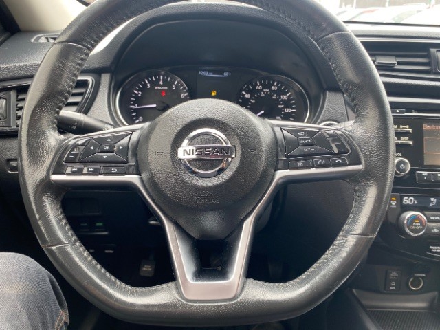 Nissan Rogue Vehicle Full-screen Gallery Image 14