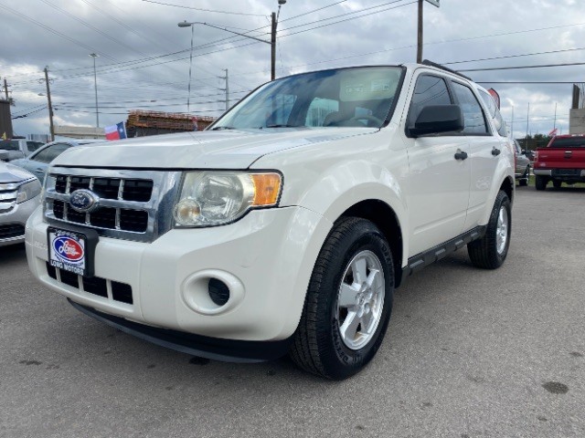 Ford Escape Vehicle Full-screen Gallery Image 03