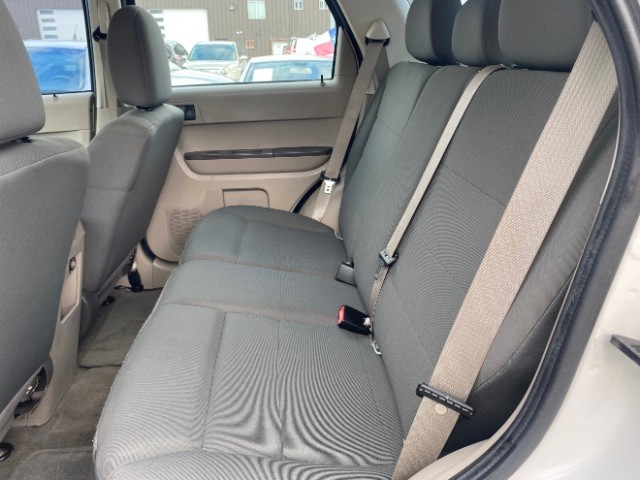 Ford Escape Vehicle Full-screen Gallery Image 07