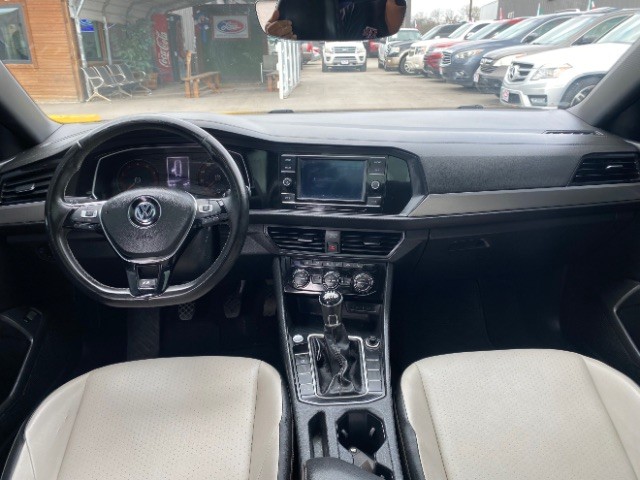 Volkswagen Jetta Vehicle Full-screen Gallery Image 06