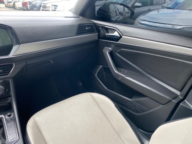 Volkswagen Jetta Vehicle Full-screen Gallery Image 10