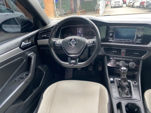 Volkswagen Jetta Vehicle Full-screen Gallery Image 11