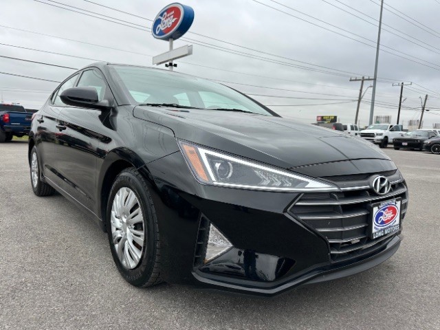 2019 Hyundai Elantra SE's photo