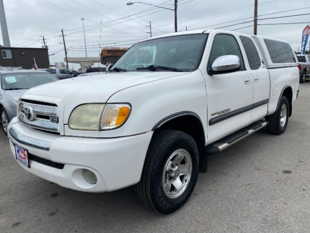 Toyota Tundra Vehicle Full-screen Gallery Image 03