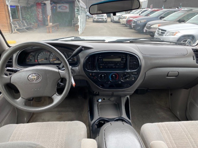 Toyota Tundra Vehicle Full-screen Gallery Image 06