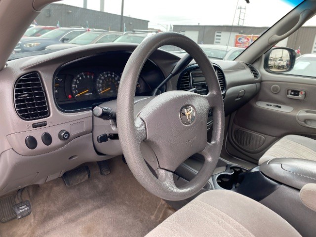 Toyota Tundra Vehicle Full-screen Gallery Image 09