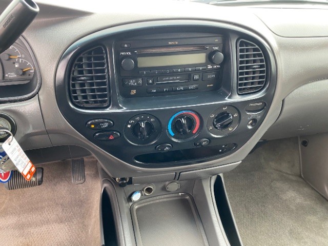 Toyota Tundra Vehicle Full-screen Gallery Image 12