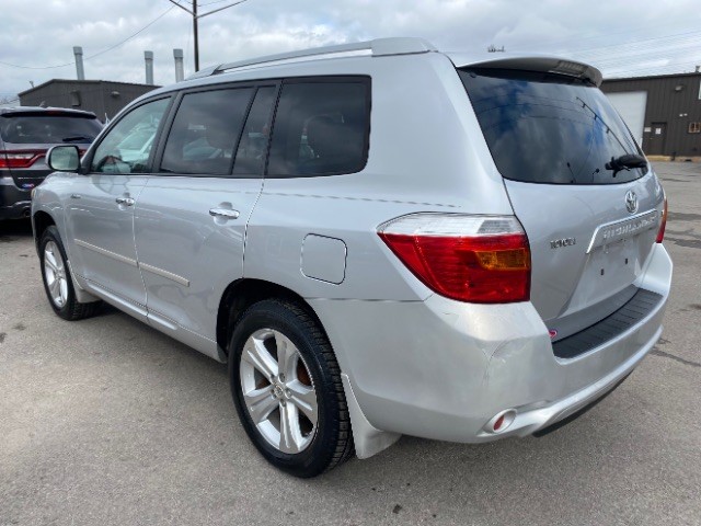 Toyota Highlander Vehicle Full-screen Gallery Image 04