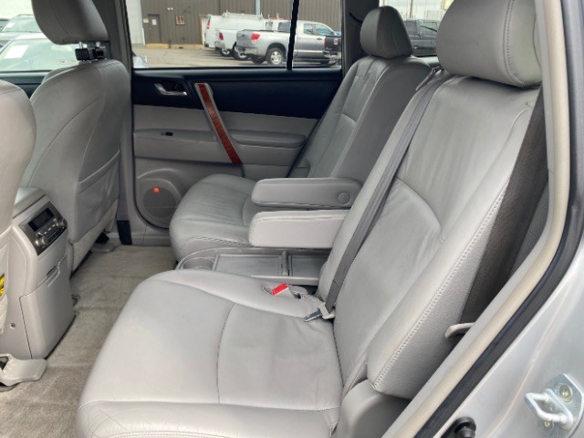 Toyota Highlander Vehicle Full-screen Gallery Image 08