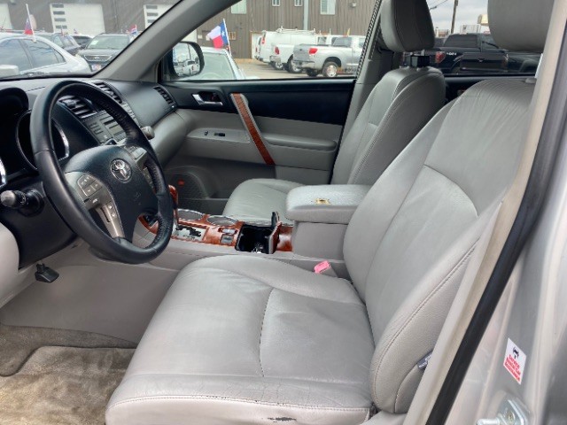 Toyota Highlander Vehicle Full-screen Gallery Image 09