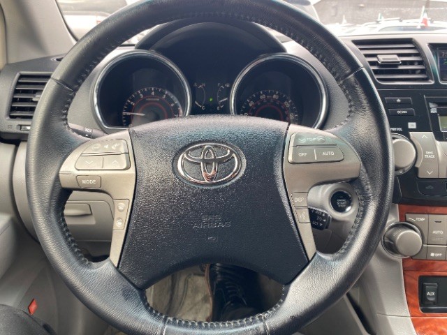 Toyota Highlander Vehicle Full-screen Gallery Image 15