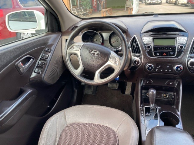 Hyundai Tucson Vehicle Full-screen Gallery Image 11