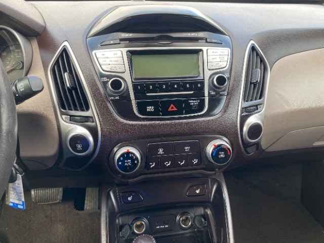 Hyundai Tucson Vehicle Full-screen Gallery Image 12