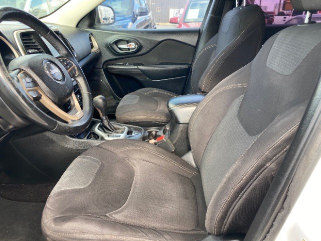 Jeep Cherokee Vehicle Full-screen Gallery Image 07