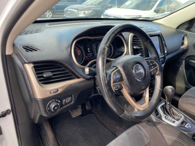 Jeep Cherokee Vehicle Full-screen Gallery Image 08