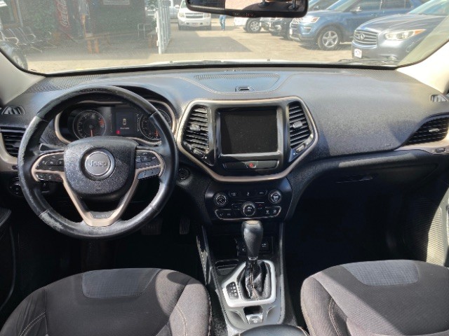 Jeep Cherokee Vehicle Full-screen Gallery Image 11