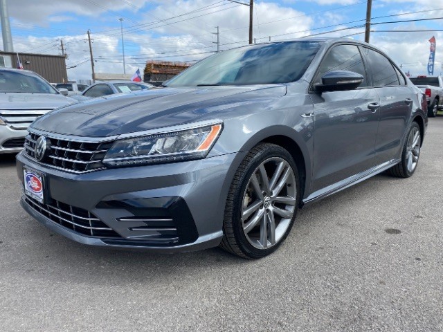 Volkswagen Passat Vehicle Full-screen Gallery Image 03