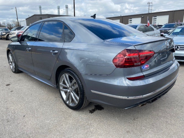 Volkswagen Passat Vehicle Full-screen Gallery Image 04