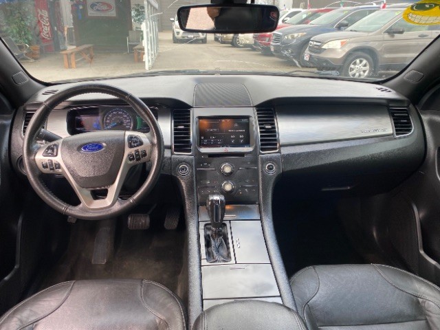 Ford Taurus Vehicle Full-screen Gallery Image 06