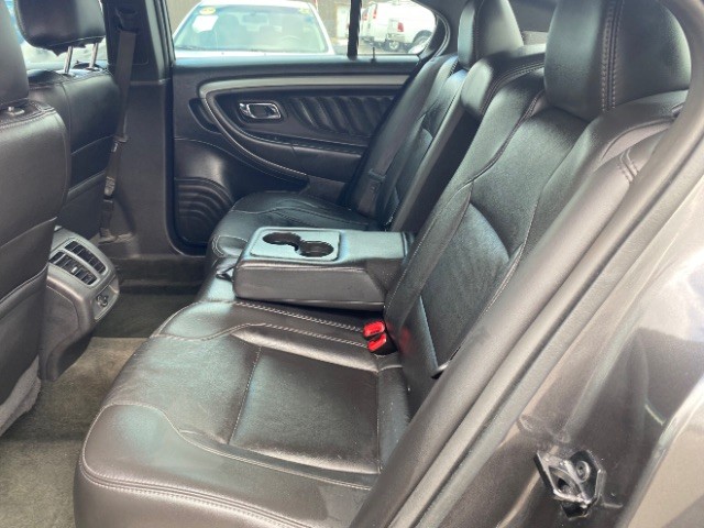 Ford Taurus Vehicle Full-screen Gallery Image 07