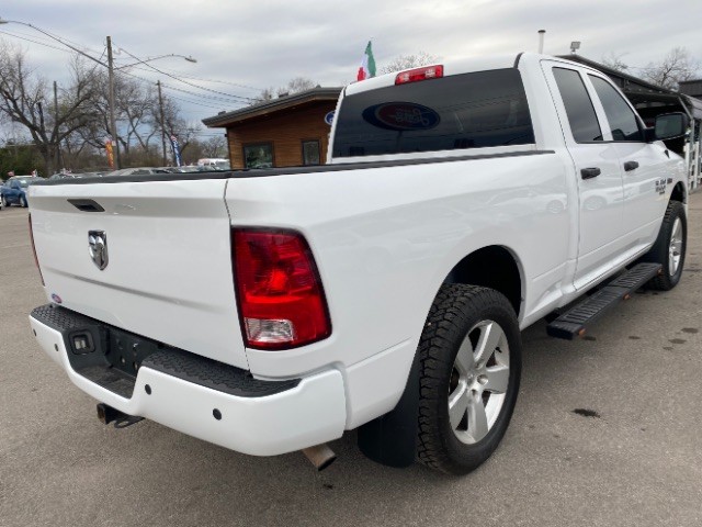 Ram 1500 Classic Vehicle Full-screen Gallery Image 05