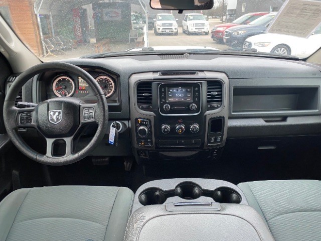 Ram 1500 Classic Vehicle Full-screen Gallery Image 06