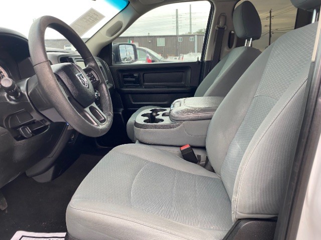 Ram 1500 Classic Vehicle Full-screen Gallery Image 08