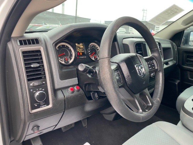 Ram 1500 Classic Vehicle Full-screen Gallery Image 09