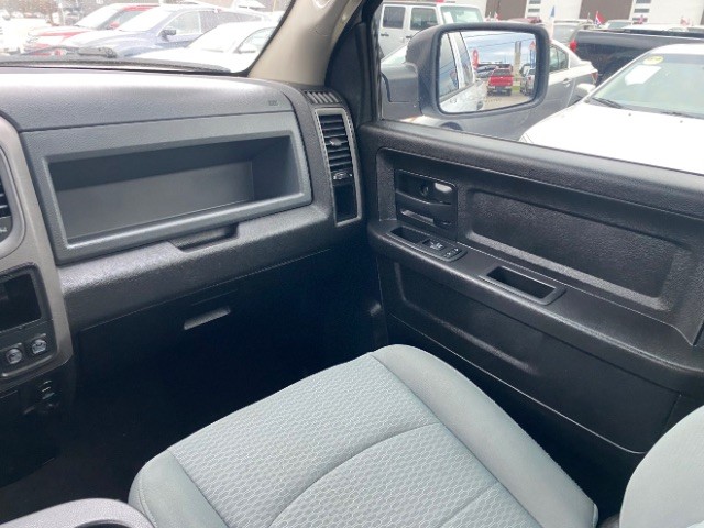 Ram 1500 Classic Vehicle Full-screen Gallery Image 10