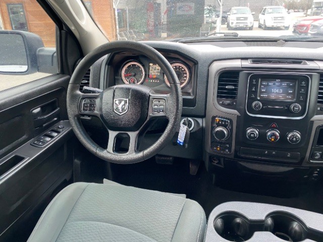 Ram 1500 Classic Vehicle Full-screen Gallery Image 11