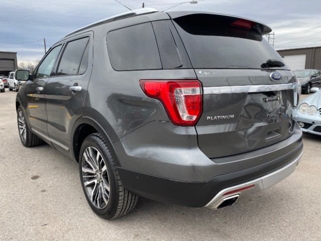 Ford Explorer Vehicle Full-screen Gallery Image 04